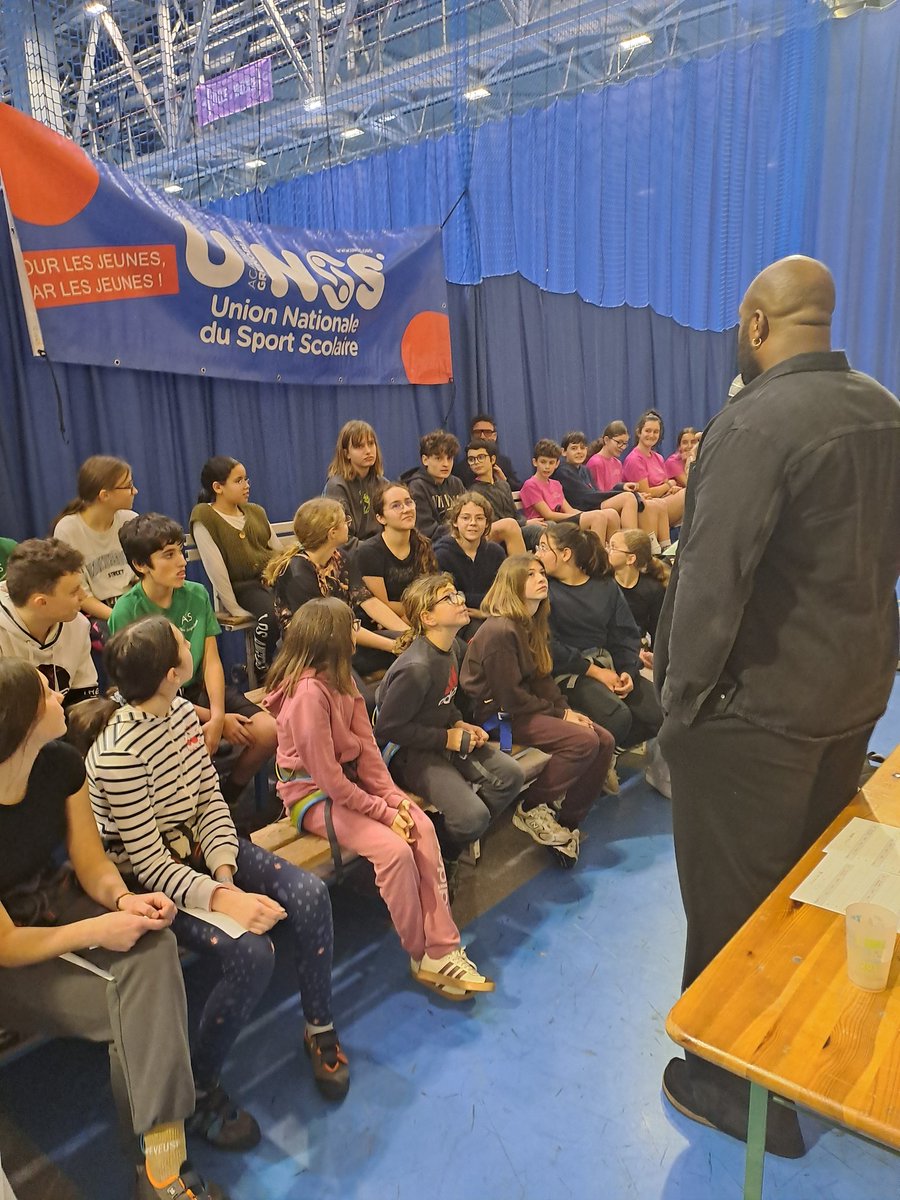 UNSS_26's tweet image. Super moment d'échanges autour de la santé mentale avec @teddyriner pour nos jeunes juges en escalade @unss @dsden26