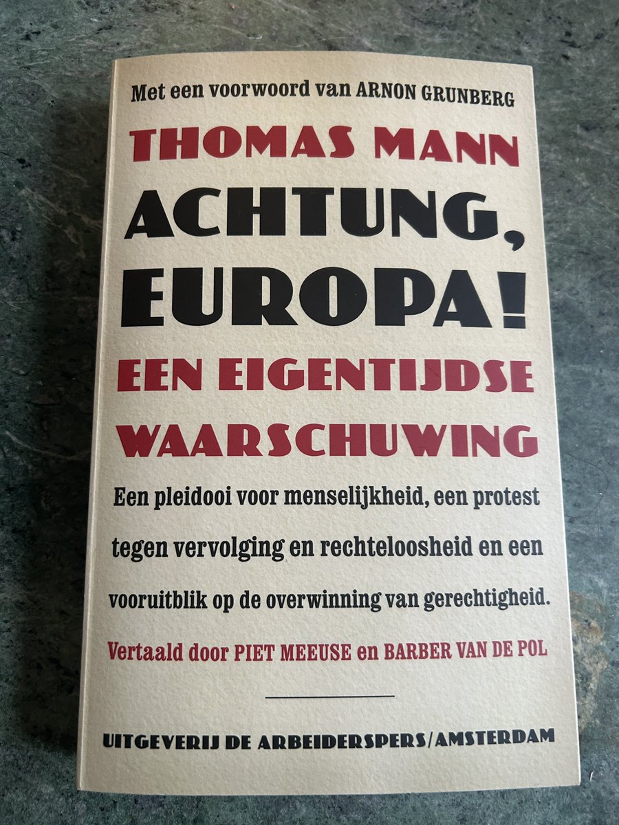 RinaSpigt's tweet photo. @TheodorHolman en ik maken op woensdag 1 april (geen grap) van 17.00-18.00 uur weer een programma vanuit OBA Roelof Hartplein. Aanleiding de nieuwe vertaling van Achtung,Europa! van Thomas Mann. Vertalers Barber van de Pol en Piet Meeuse zijn te gast https://t.co/0UdF4Asyo0
