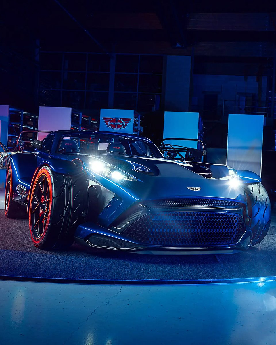 recaroauto's tweet photo. Thanks in part to the custom-designed, lightweight RECARO Podium Carbon seats, the overall weight remains convincingly below 800 kg, making the Donkervoort F22 by far the lightest machine in the supercar sector. #RECARO #RECAROAutomotive #WorldofRECARO #RECAROPodium #donkervoort https://t.co/VX7CGkZm2z
