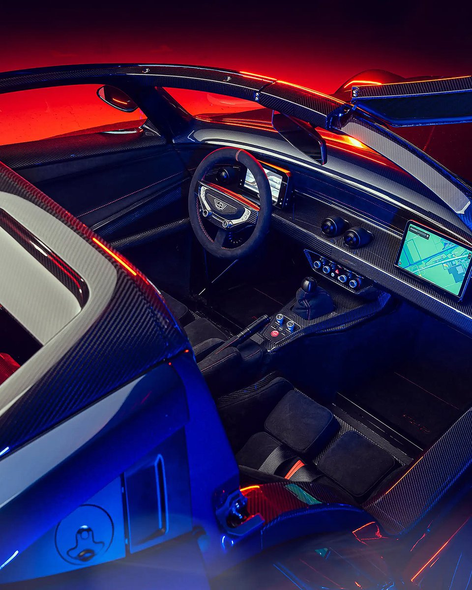 recaroauto's tweet photo. Thanks in part to the custom-designed, lightweight RECARO Podium Carbon seats, the overall weight remains convincingly below 800 kg, making the Donkervoort F22 by far the lightest machine in the supercar sector. #RECARO #RECAROAutomotive #WorldofRECARO #RECAROPodium #donkervoort https://t.co/VX7CGkZm2z
