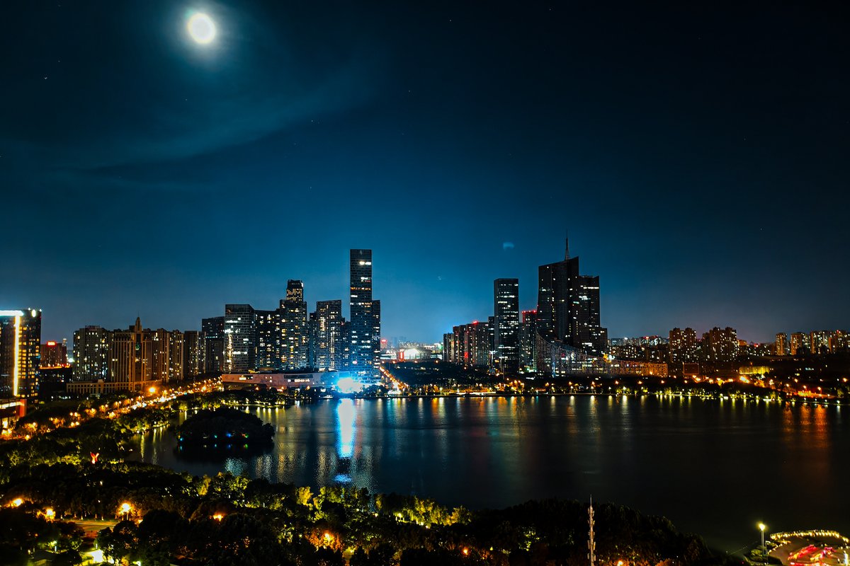 HefeiChina's tweet photo. #Hefei's 2025 GDP surged 6.1% to ¥1.42 trillion ($203.52 billion)! Highlights include a 17.6% industrial output rise — a 4-year peak. E-commerce industries also saw strong results, with online retail sales of physical goods rising by 16.5%. #HefeiDevelopment https://t.co/ps6CavMwMb