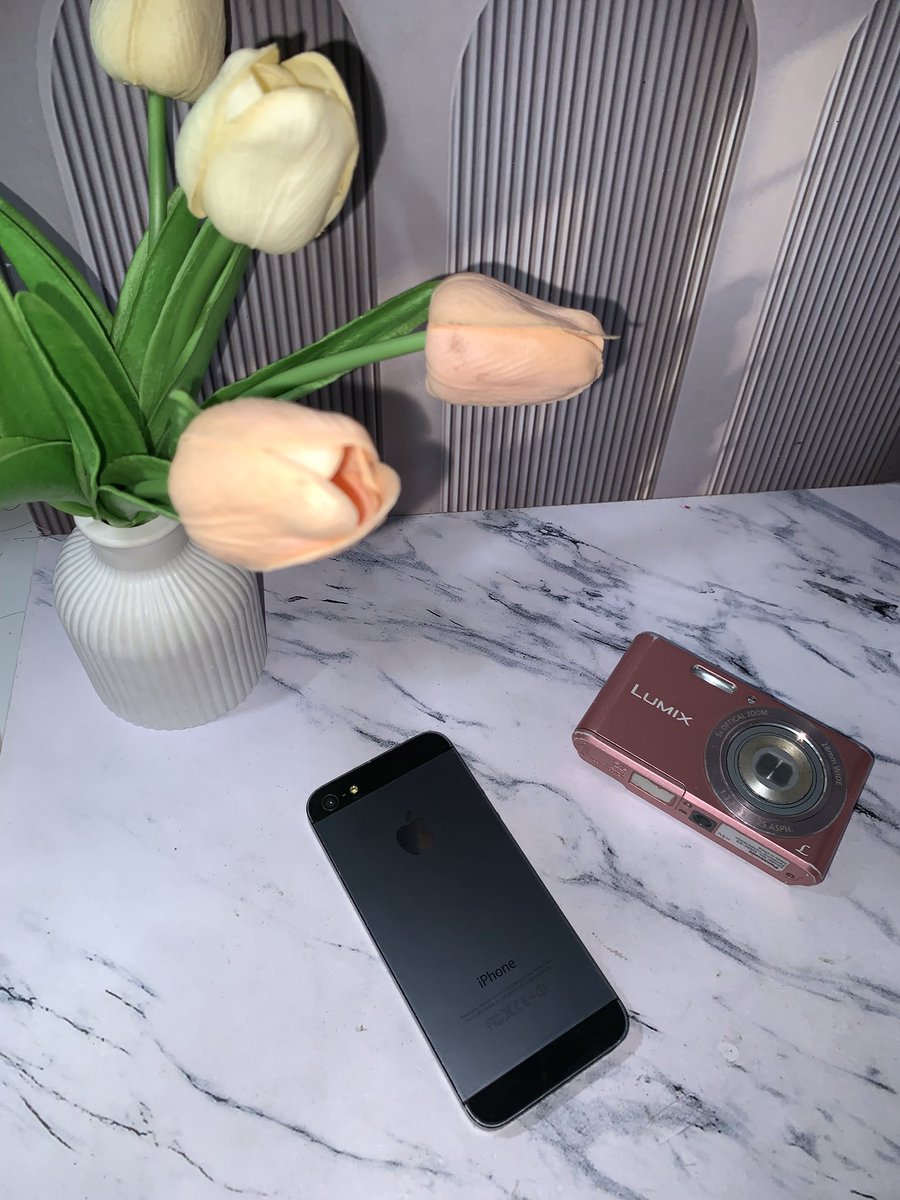 febisyelaaaa's tweet image. wts // want to sell iphone 5 32gb all operator

✮ all operator
✮ tombol - tombol semua amann masih berfungsi
✮ kameranya jernih polll🤙🏻
cocok bgt dijadiin digicam ala ala
✮ hampir gaada lecet 

510k (32gb)
cod bekasi / oren 
#zonauang  #wtsiphone5 #iphone5 #wtbiphone5