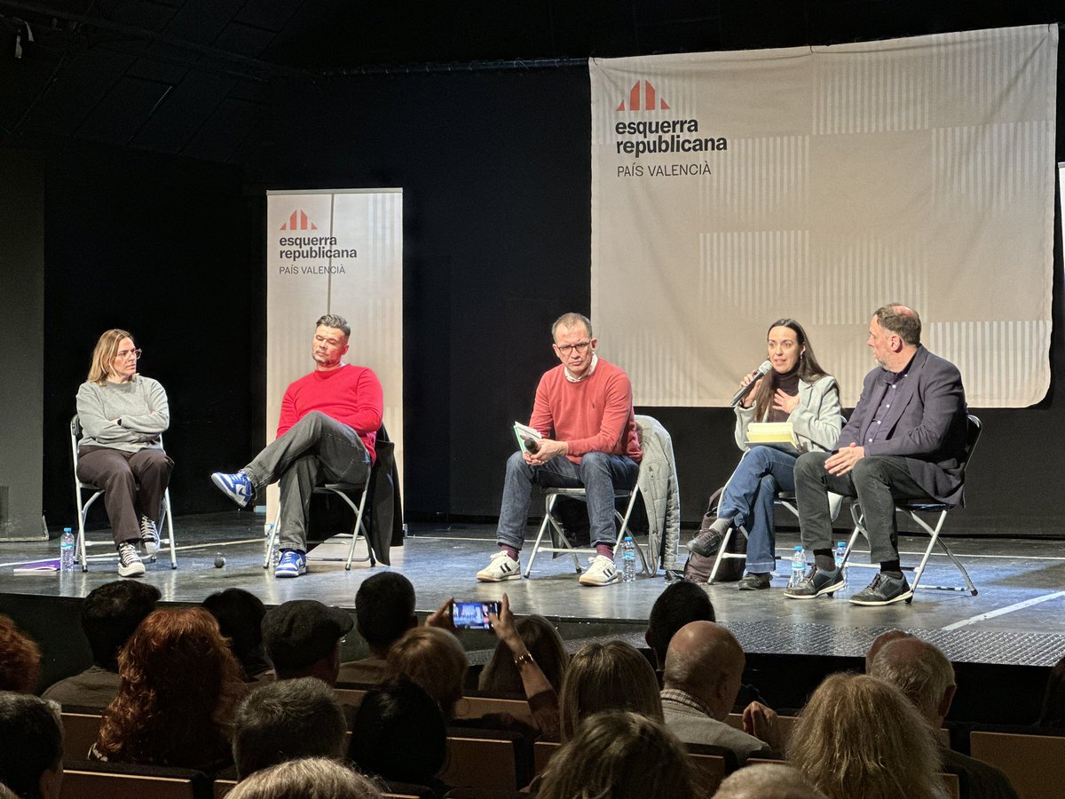 junqueras's tweet photo. El #PaísValencià és el territori més infrafinançat per càpita.

El nou model de finançament ha de portar 3.700 M€ per reforçar escoles, hospitals, carreteres i habitatge. N’hem parlat amb valencians i valencianes a Aldaia.

Gràcies a tothom que ens hi heu acompanyat! https://t.co/BMPMSlYStj