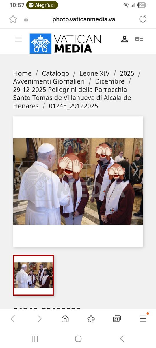 Ahí mi prima legionaria de cristo con el Papa León Benavente.