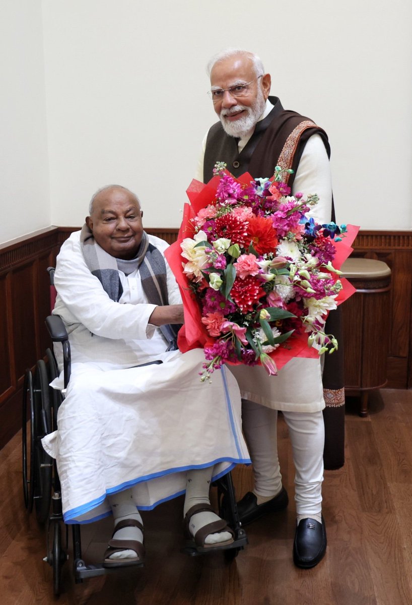 ಶ್ರೀ ಹೆಚ್.ಡಿ. ದೇವೇಗೌಡ ಅವರೊಂದಿಗೆ ಸಂವಾದ ನಡೆಸಲಾಯಿತು. ಪ್ರಮುಖ ವಿಷಯಗಳ ಕುರಿತು ಅವರ ಅರ್ಥಪೂರ್ಣ ವಿಚಾರಗಳು ಗಮನಾರ್ಹವಾಗಿವೆ. ಭಾರತದ ಅಭಿವೃದ್ಧಿಯ ಬಗ್ಗೆ ಅವರಿಗಿರುವ ಉತ್ಸಾಹವು ಅಷ್ಟೇ ಪ್ರಶಂಸನೀಯವಾಗಿದೆ.

<a href="/H_D_Devegowda/">H D Devegowda</a>