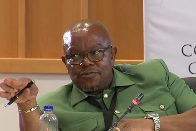 TimGift3's tweet image. LET US BE CLEAR ON LESETJA SENONA, HE MUST NEVER AGAIN BE ADDRESSED AS THE GENERAL.

HE IS A THUG WORKING FOR AND WITH THE UNDERWORLD.

That stolen cocaine I am forced to assume that he might had had a role in stealing it.