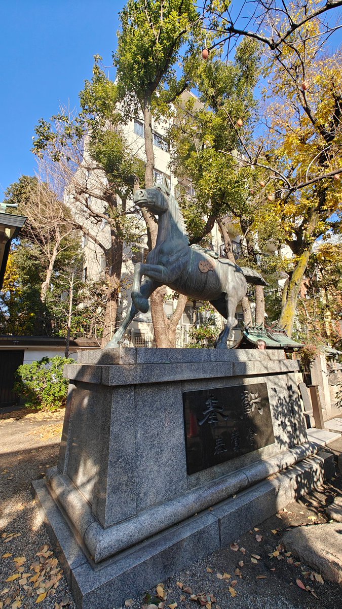 FS1DB6DF3N's tweet photo. 狛犬様や馬の像、そして願いがたくさん書かれた絵馬も可愛らしくて、落ち着いた雰囲気の中にも賑やかなエネルギーが溢れていたよ🎍 https://t.co/cA27dbFp1I