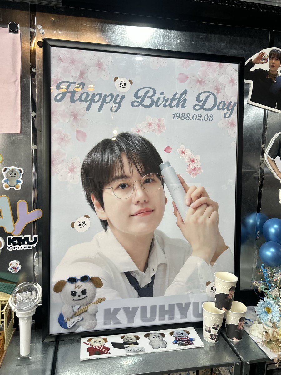 cafe_JINNY's tweet photo. 💙HAPPY KYUHYUN DAY💙
ᴅᴀᴛᴇ▸▸1.30-2.3

••┈ᵀᴴᴬᴺᴷ ᵞᴼᵁ ◡̈* ┈••✼
RT&フォローされた方から2名様に
店内に展示しているキュヒョンの特大ポスターをプレゼントいたします🎁

ネットから購入はこちらから💁🏻‍♀️
https://t.co/uWaVUlj35G

#규현 #KYUHYUN #キュヒョン 
#SUPERJUNIOR #슈퍼주니어 #カフェJINNY