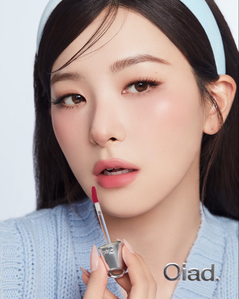 사랑스러운 슬기님의 에어 블러 틴트 메이크업 룩..💗

공기처럼 가볍게 스며드는 텍스처와
입술 위에 부드럽게 퍼지는 블러 무드.

슬기님의 감각적인 메이크업 룩을 완성한
슬레인 에어 블러 틴트를 곧 만나보세요!

𝗦𝗟𝗔𝗬𝗡 𝗔𝗶𝗿 𝗕𝗹𝘂𝗿 𝗧𝗶𝗻𝘁
2026.01.30 18:00 Coming Soon