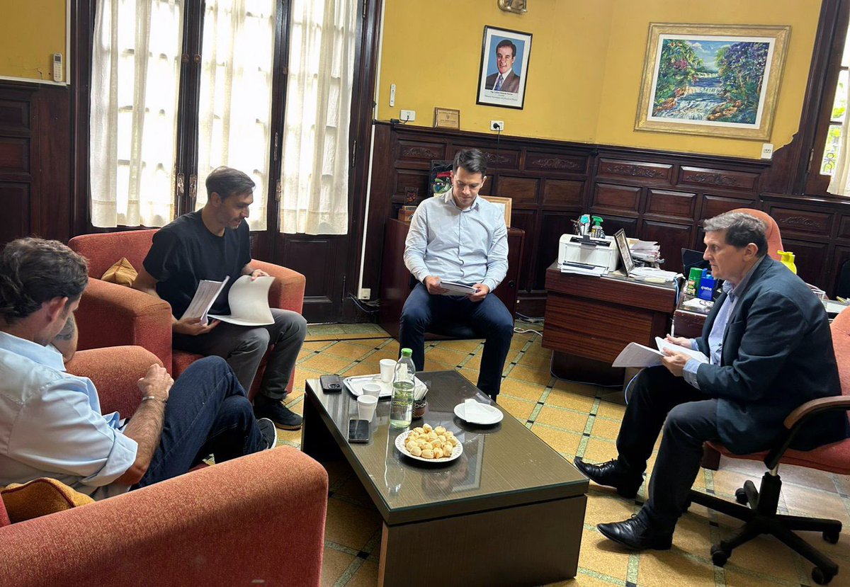 #Comercio #Industria #Misiones
REUNIÓN CON LA CÁMARA DE COMERCIO E INDUSTRIA DE POSADAS PARA SEGUIR EVALUANDO MEDIDAS DE APOYO AL COMERCIO Y LA INDUSTRIA MISIONERA

Mantuvimos un encuentro con Federico Panozzo y Fernando Vely, vicepresidente y prosecretario de la <a href="/cciposadas/">CCIP</a> para