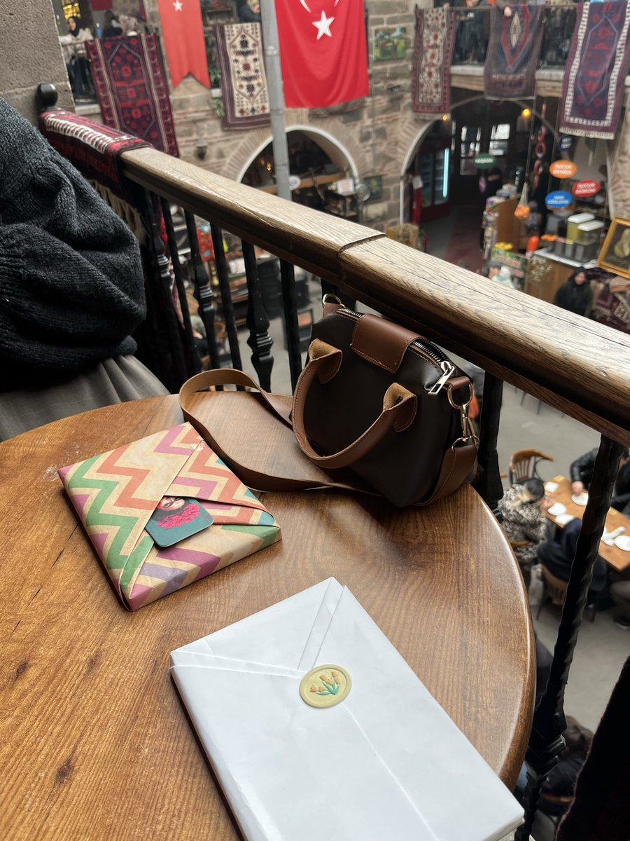 Şey biz kitap hediyeleşmesi yaptık