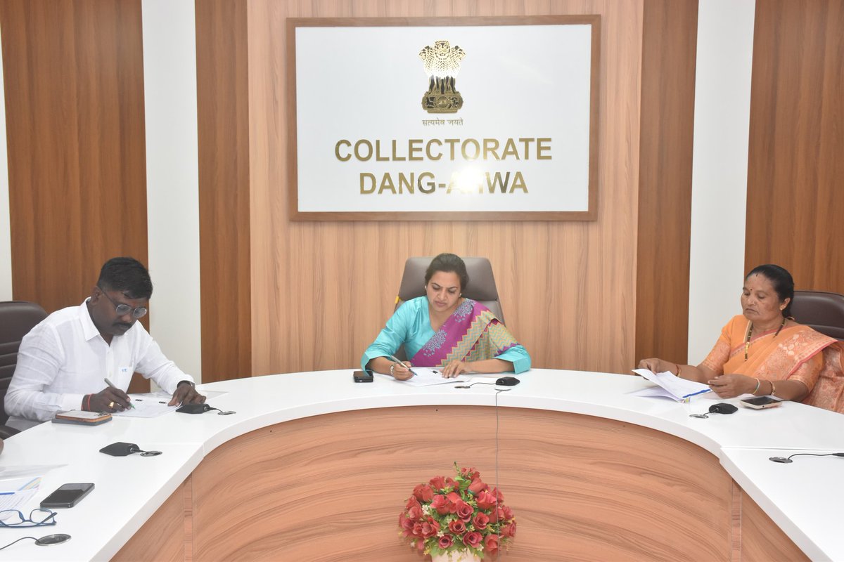 CollectorDan's tweet photo. આજરોજ કલેક્ટર કચેરી સભાખંડ ખાતે રોગી કલ્યાણ સમિતિની બેઠક યોજી હતી. જેમાં સબંધિત આરોગ્ય અધિકારીઓ સાથે આહવા જનરલ હોસ્પિટલના વિવિધ મુદ્દે ચર્ચા કરી જરૂરી સૂચનો કર્યા.
@CMOGuj @revenuegujarat @HealthDeptGuj @InfoGujarat @InfoDangGog https://t.co/3sT1zc0puu