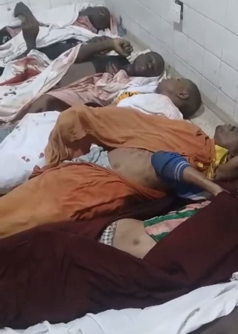 Hapa ni  Hospitali ya Rufaa ya Sekou-Toure Mwanza, Nduli Idd Amin Mama aliwauwa hawa ndugu zetu kwa risasi Oktoba 29 then wakakusanya miili yao na kuweiweka kama mizoga baada ya hapa wakaiba miili yote na kwenda kuizika kwenye kaburi la Halaiki.

#TanzaniaMassacre #SamiaMustGo