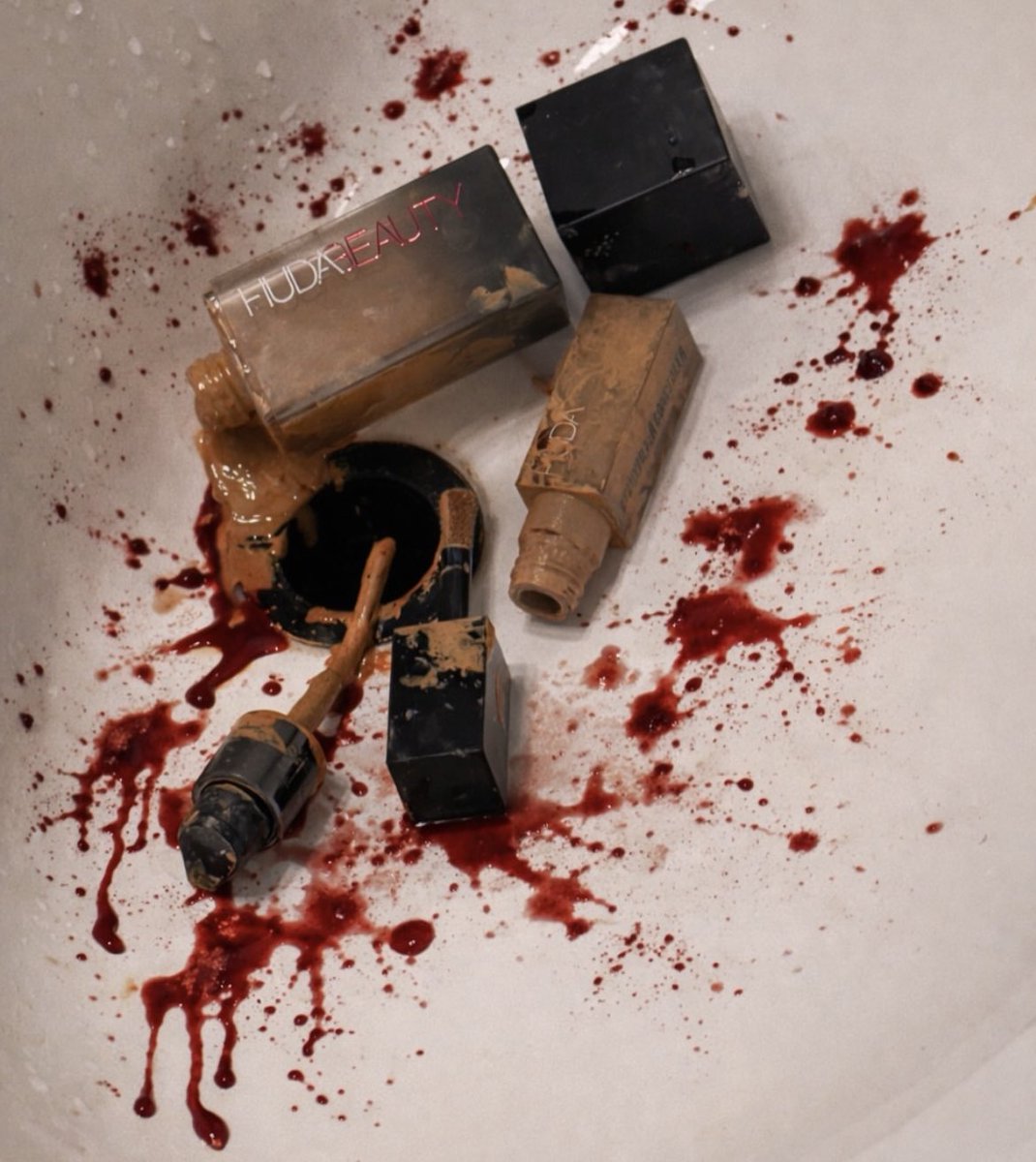zhinaseif's tweet photo. One post. One story. One sentence. And minutes later, people are breaking your products and throwing them in the trash — not because of quality, but because of values.
What you say (or don’t say) about Iran matters. #Iran #BrandResponsibility #Boycotthudabeauty #IranMassacre‌ https://t.co/MlycHYpoBQ