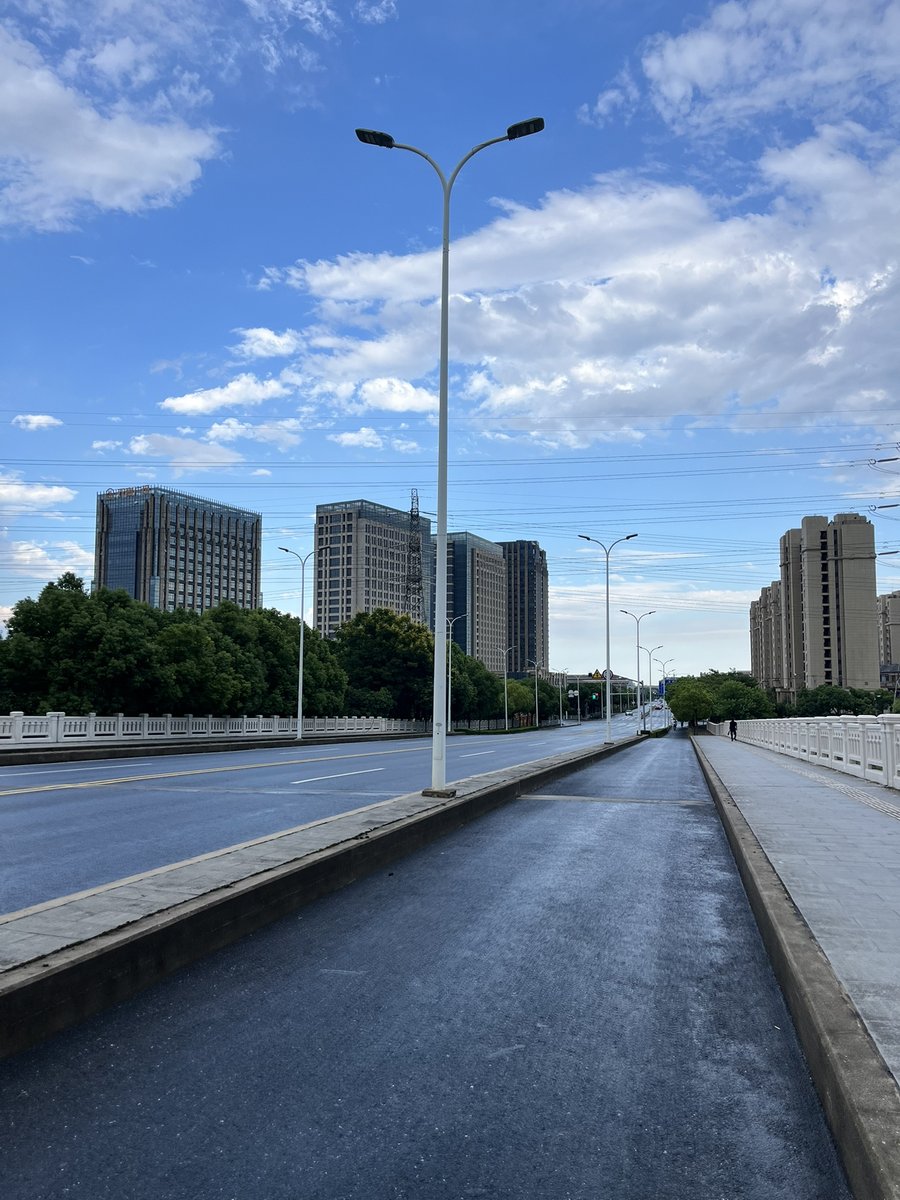 realjohnrider's tweet photo. 【新片预告】悬疑片《无声深渊》定档7月12日！雨夜凶案、消失的目击者，导演用长镜头藏下3个关键线索，看完预告你能找到吗？ https://t.co/iNZUR0XYMh