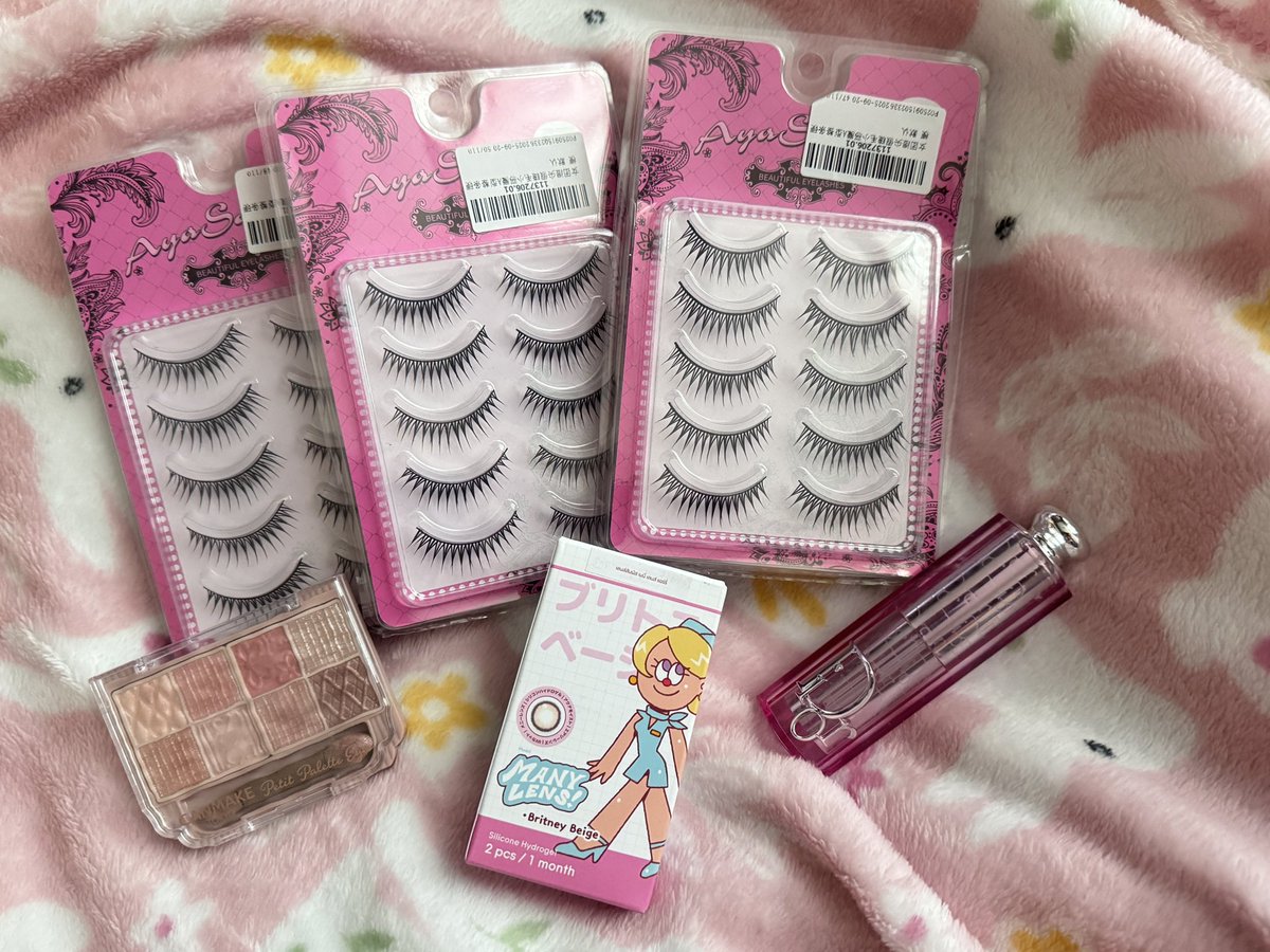 yakeatcherryaa_'s tweet photo. ค่าส่ง สาม0 
🪽ขนตา -30 อันละ เหมา3อัน (70)
🪽dior บลัชครีมใช้นิดเดียว500
🪽Many lens (Britney beige) -200
🪽Canmake eye pallets-200
#ส่งต่อเครื่องสําอาง #ส่งต่อเครื่องสำอาง #ส่งต่อglory #ส่งต่อcanmake #diormakeup https://t.co/warYGQ4Edb