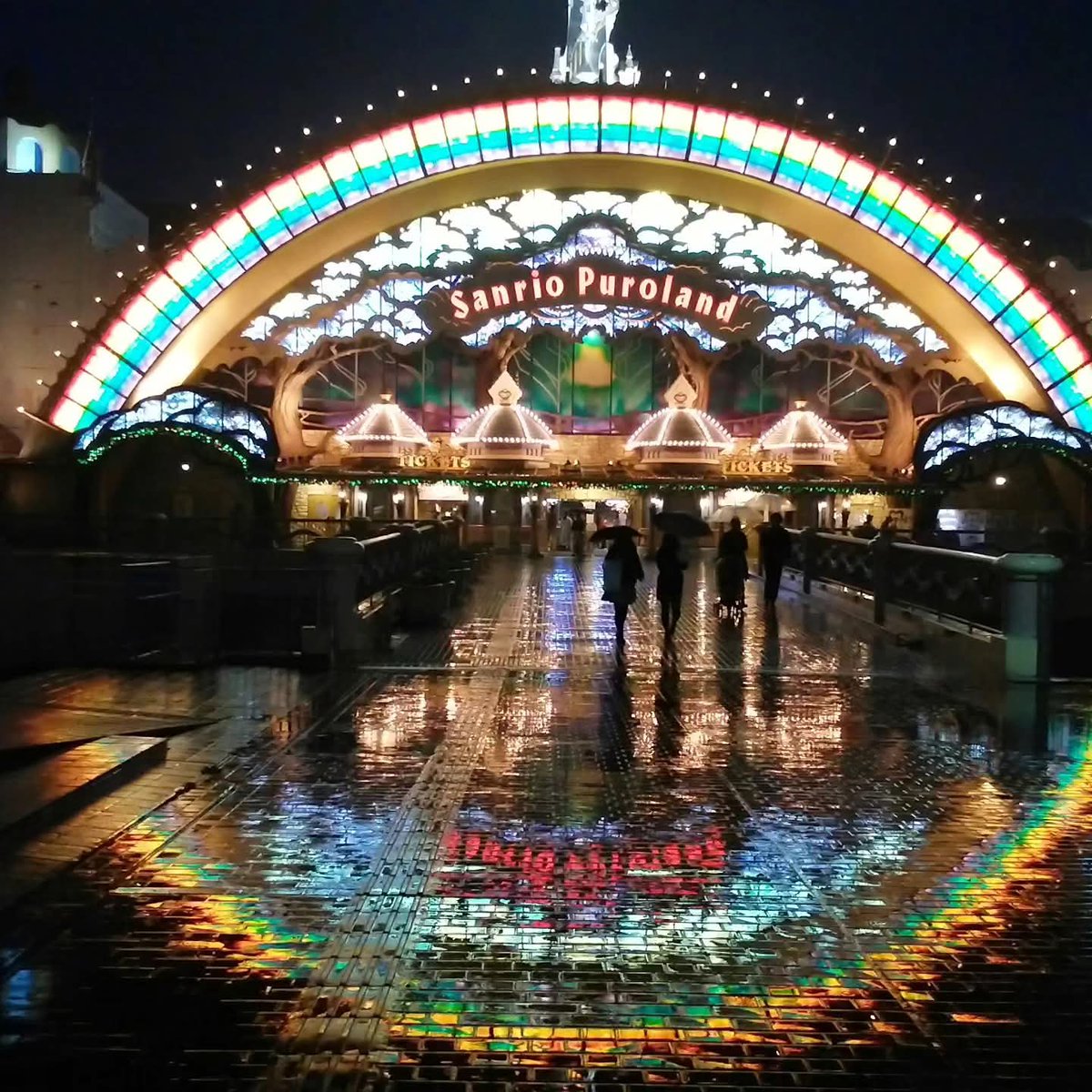 0301Robanomimi's tweet photo. 雨のサンリオピューロランド https://t.co/jIQqn2vp4y