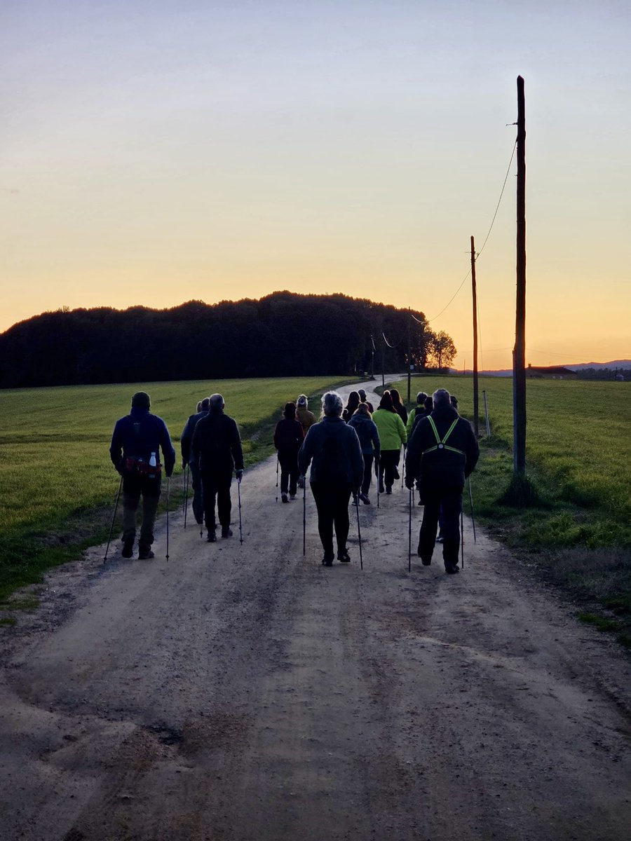 AjCMalavella's tweet photo. 🚶‍♀️ Marxa nòrdica a #CaldesdeMalavella!
Cada dimecres de 18 a 19 h sortim a caminar i a moure el cos de manera suau i saludable.
🌿 Una activitat gratuïta i oberta a tothom, impulsada amb @Dipsalut per promoure hàbits de vida saludables i l’exercici físic accessible. https://t.co/iuTDjm9HGO
