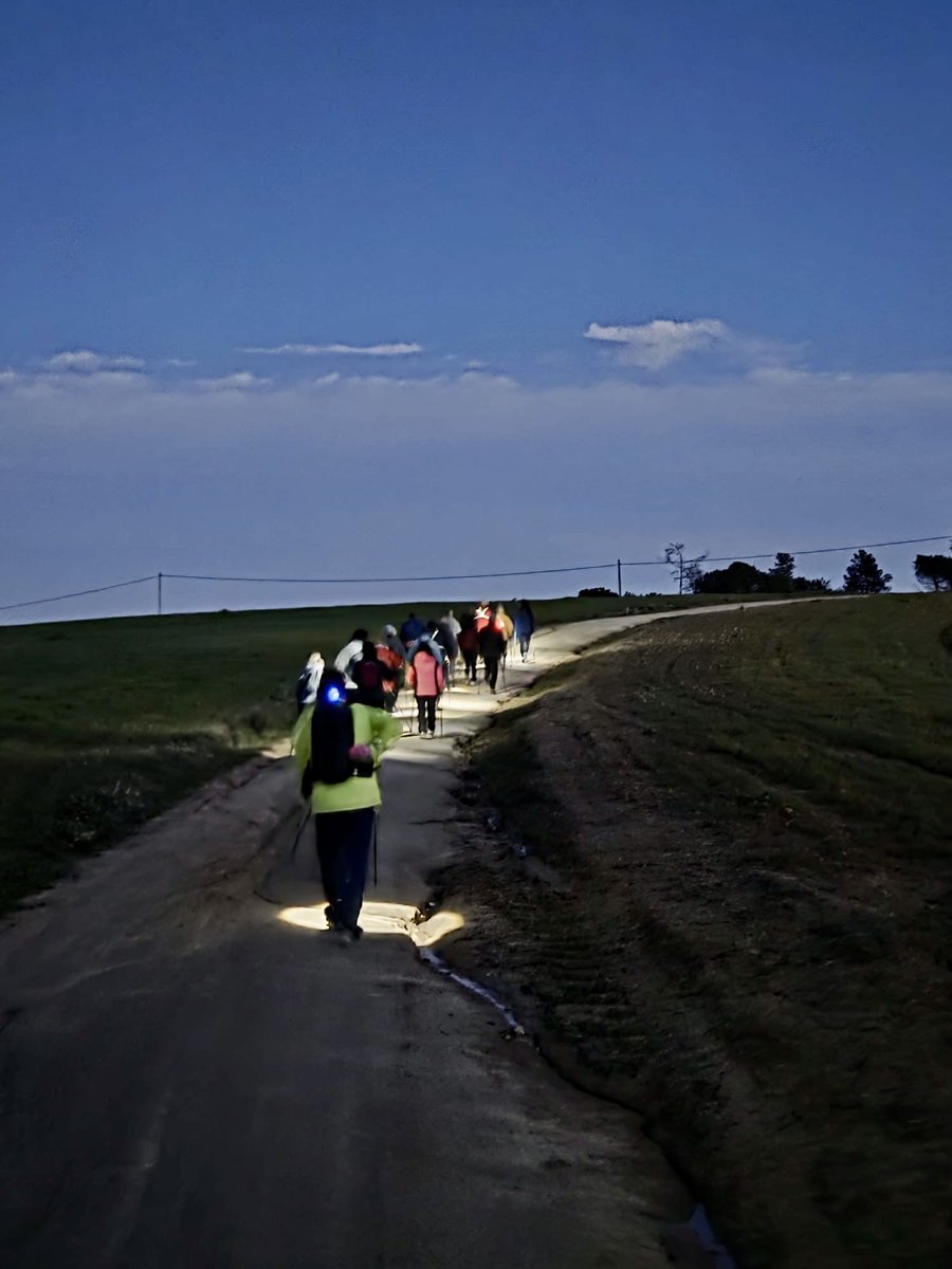 AjCMalavella's tweet photo. 🚶‍♀️ Marxa nòrdica a #CaldesdeMalavella!
Cada dimecres de 18 a 19 h sortim a caminar i a moure el cos de manera suau i saludable.
🌿 Una activitat gratuïta i oberta a tothom, impulsada amb @Dipsalut per promoure hàbits de vida saludables i l’exercici físic accessible. https://t.co/iuTDjm9HGO