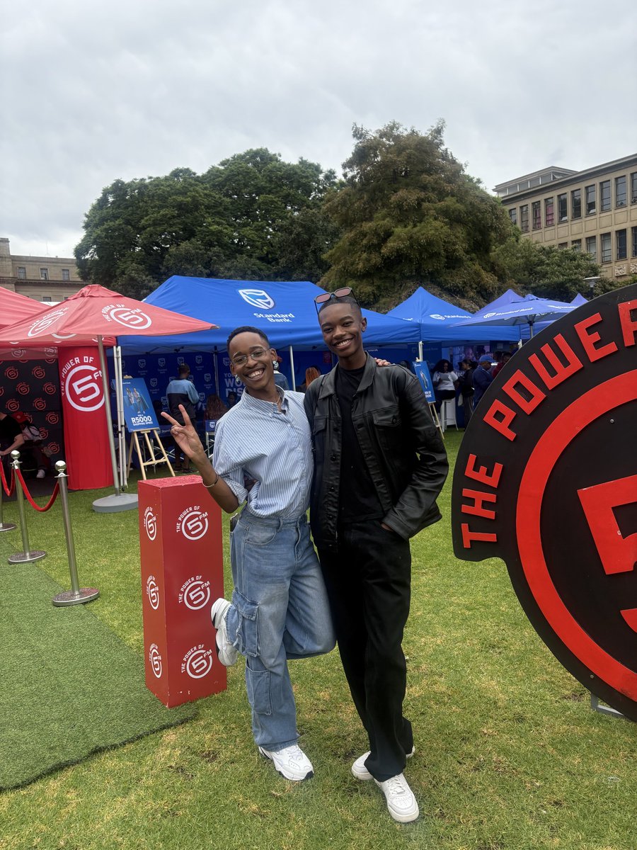 5FM's tweet image. It’s #OWeek and this year’s theme, “Your Campus Adventure Starts Now”, celebrates the excitement, chaos and possibility of stepping into varsity life for the first time. Tune in to #5Lunch with @StandardBankZA 12-3pm 🤩