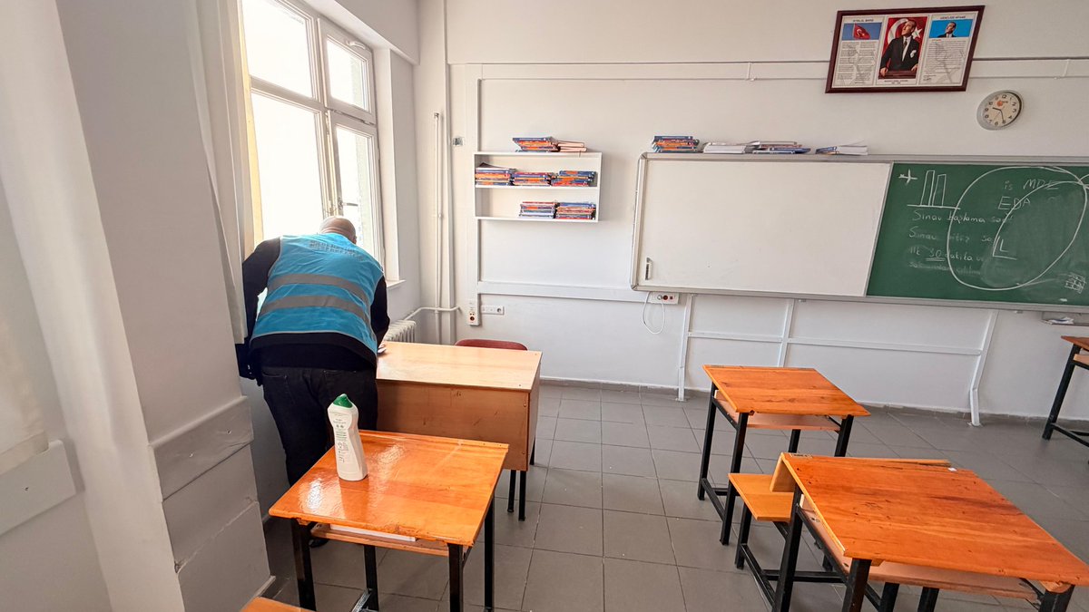 Çubukbey Anadolu Lisesi öğrencileri tatildeyken,  kamuya yararlı bir işte ücretsiz çalışan yükümlülerimiz okulumuzu temizledi. 

✨ Toplum için el ele, geleceğe temiz adımlar!

#ctekurumsal 
#denetimliserbestlik
#eğitimedestek