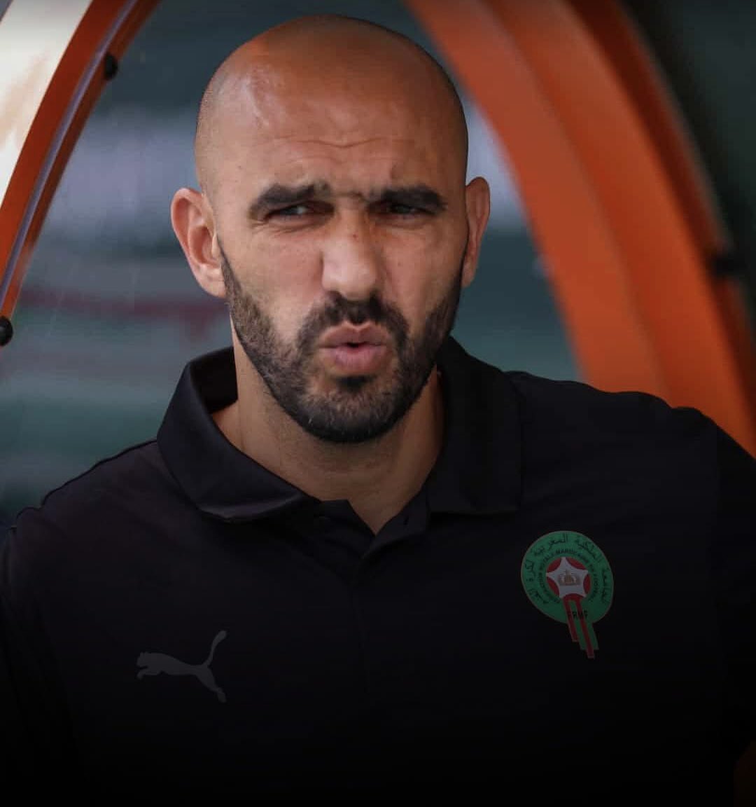 لوكان جبتي الاعبين اللي يسحقو يلعبو  ماشي مصابين و لعبتي بطريقة زوينة. و دخلتي تقب الشبكة . مغاديش نوصلو لهادشي كامل. و كولشي غادي يسد فمو. و اللقب مكانش اللي يحيدو لك. انت جايب كولشي  مصاب. و لاعب 30 دقيقة ب 10   و مخليهم يضحكو عليك. 
الله ينعل جد الكورة اللي تعرفها يا الركراكي