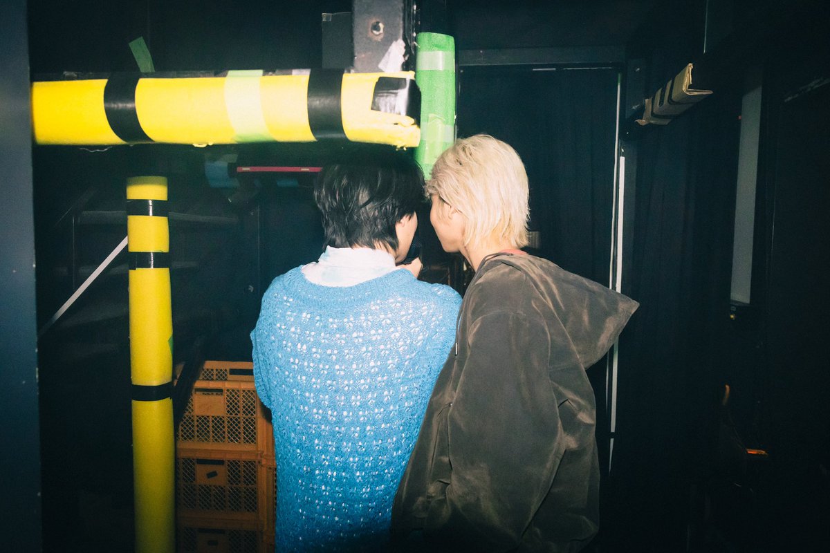 StereoMenou's tweet photo. ライブフォトとステッカーセット
たくさんの方にご購入いただき、ありがとうございました！

お手元に届くまで、楽しみにお待ちください👦🏻🫶🏻

アザーカットを公開します📸
4枚目は開演前アナウンス中のふたりです🤭 https://t.co/4t2if3ngHx