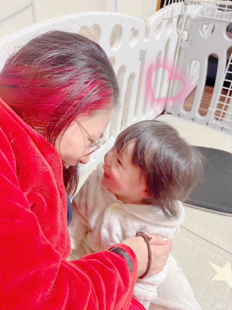 sing_draw_chie's tweet image. 木曜日荒木町。昨日は街全体が静かでしたが、10年ぶりのお客様にバッタリ。救われました。。今日はどうかしら。ママはこの笑顔のために、がんばりますよ。#荒木町 #木曜日 #笑顔 #働くママ #荒木ちえ