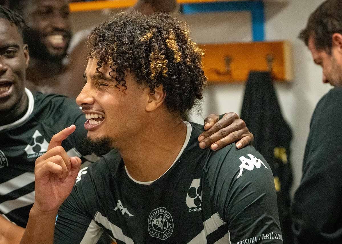 L2Actu_'s tweet image. 🚨🚨 Nabil Homssa va SIGNER à Montpellier ! 🧡💙

Le milieu des Voltigeurs de Châteaubriant (N2) va signer un contrat de 3 ans et demi. ✍️

(@OuestFrance)