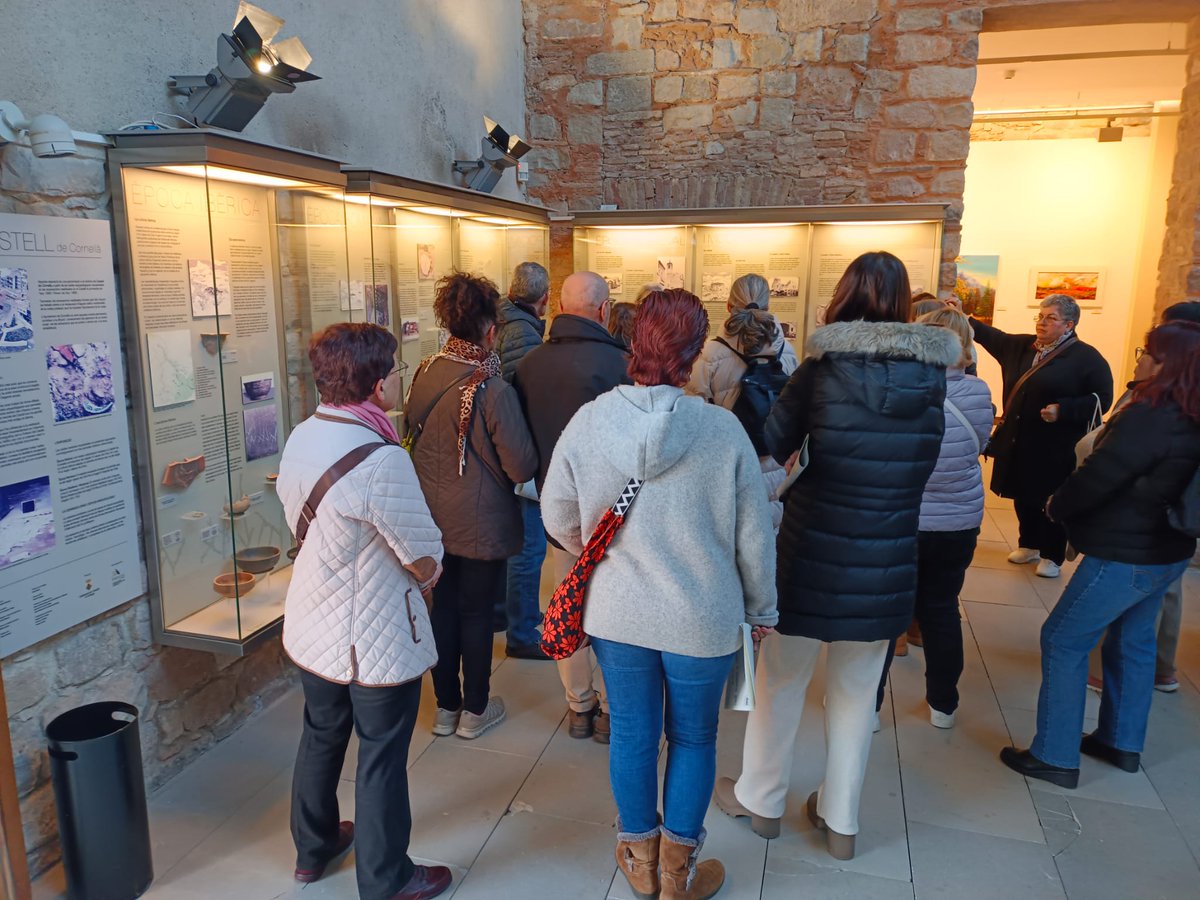 CfaCornella's tweet photo. Aquest dimecres,ha estat el torn dels grups 2 i 3 de #tarda de #CompeTIC.Elles i ells també han visitat el #CastellDeCornellà.Difonem el nostre patrimoni cultural arquitectònic!😍Reiterem el nostre agraïment amb @KuanumPatrimoni,la guia cultural,pel seu acompanyament i atenció!😊 https://t.co/XMTzjtbInG