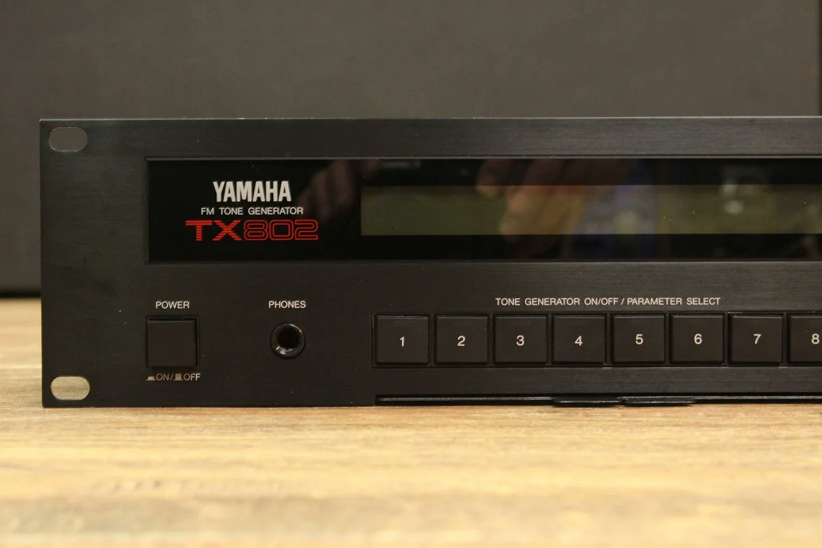 YAMAHA TX802 w/RAM4が中古で入荷！ DX7IIの音源部分を8マルチ
