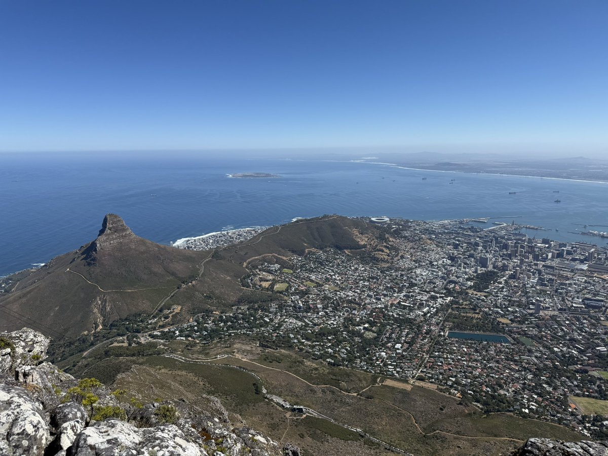 jupiterishida's tweet photo. ケープタウンのテーブルマウンテン！🇿🇦
夏のケープタウン観光力が高すぎる。 https://t.co/xTsZMWplNr