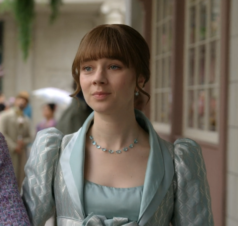 casuallysaras's tweet photo. this hairstyle is aging tf out of eloise. season 3 hair and makeup department i miss you https://t.co/Vj8a82NH0G