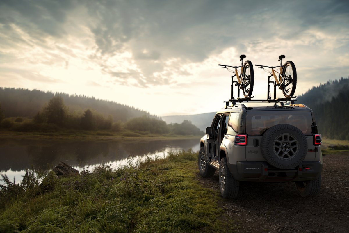 StellantisNAEsp's tweet photo. El nuevo @Jeep #Recon EV llega con espíritu aventurero: puertas desmontables, capacidad 4x4 y energía eléctrica pensada para explorar en silencio cualquier camino. Un #Jeep hecho para salir a buscar el horizonte. #JeepRecon #Jeepeando #ReconEV https://t.co/OkR4IvZSWz
