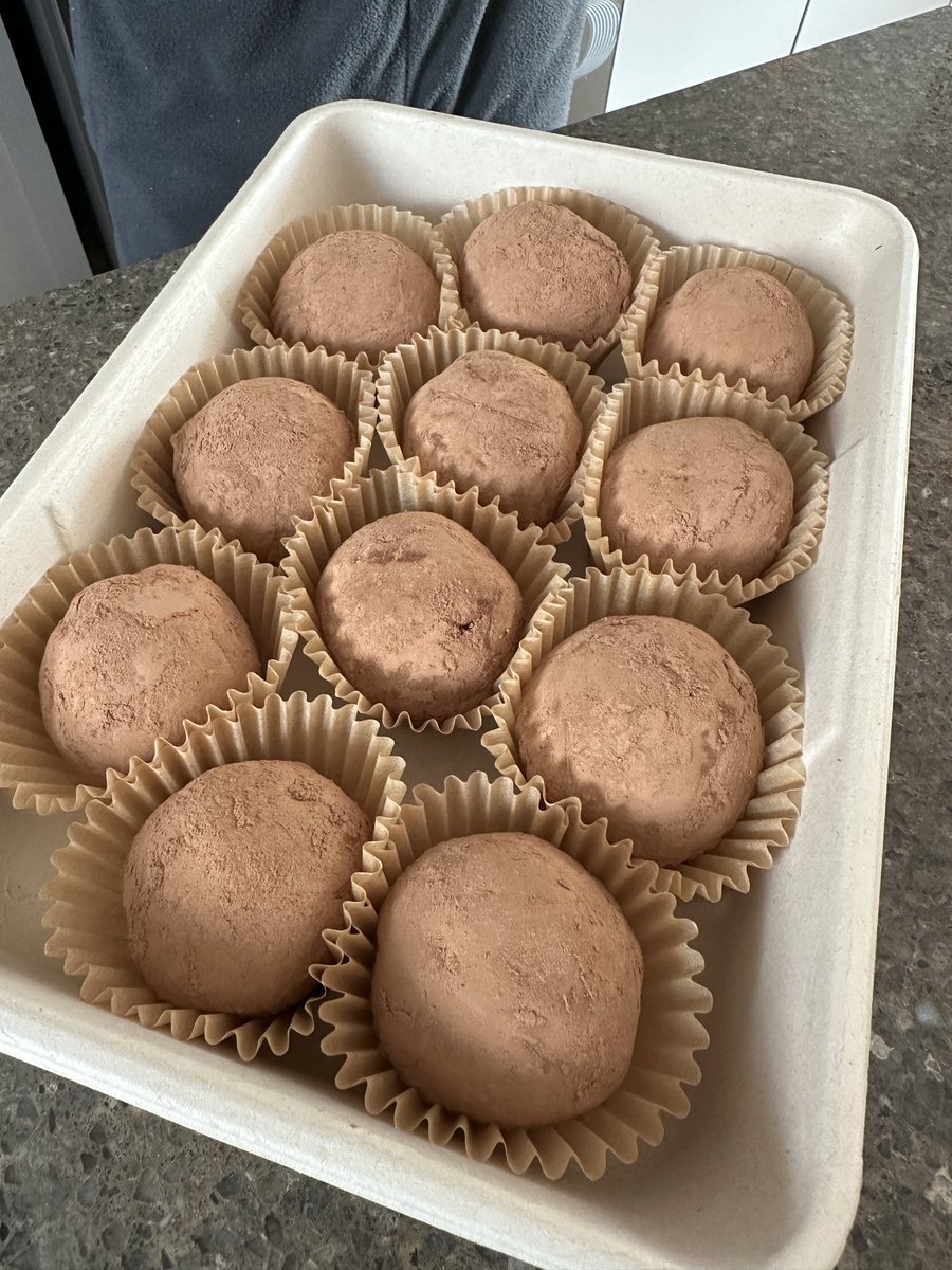 20여일 전에 주문한 피스타치오가 도착했길래 만들어 본 두쫀쿠