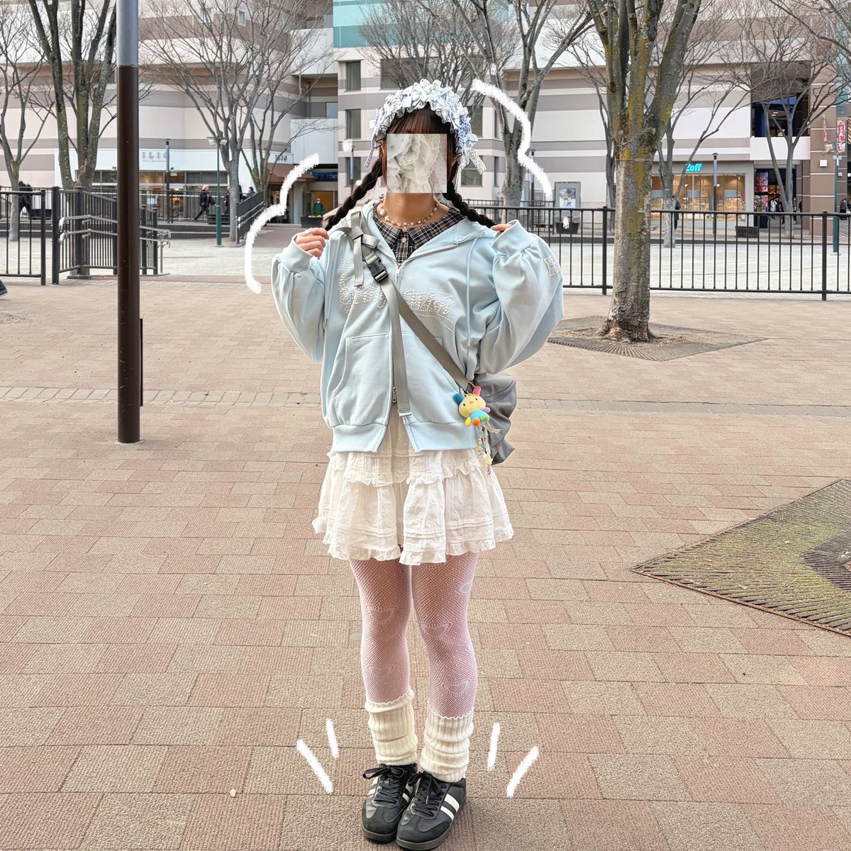 hooo_1593's tweet photo. 袖口についてるレースワッペン激かわ～！
ライトブルーの色味も優しくてだいすき。ダブルジップのおかけでレイヤードにも使いやすいし便利な1枚☆彡.。 #pr https://t.co/eWk1iMcVAk