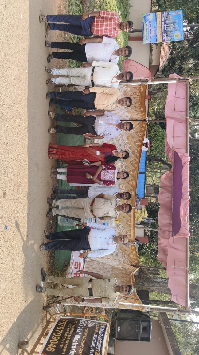 sclpudupi's tweet photo. ಕಾರ್ಕಳದ  ಜಾತ್ತೆಯಂದು ವಿವಿಧ ಇಲಾಖಾ ಅಧಿಕಾರಿಗಳೊಂದಿಗೆ ಮಕ್ಕಳ ಬಿಕ್ಷಾಟನೆ,ಆಟಿಕೆ ಮಾರಾಟಕ್ಯಾಂಡಲ್ ಮಾರಾಟ ಮಾಡುವ ಮಕ್ಕಳ ಬಗ್ಗೆ ದಾಳಿ ನಡೆಸಿ ಅವರುಗಳ ಮನೆಯವರಿಗೆ ಅರಿವು ಮೂಡಿಸಲಾಯಿತು ಮತ್ತು ಪುಟ್ಟ ಮಕ್ಕಳ ಅರೈಕೆ ಸರಿಯಾಗಿ ಮಾಡುವಂತೆ CDPO ರವರು ತಿಳಿಸಿದರು. ಆ ಸಮಯದಲ್ಲಿ ಯಾವುದೇ ಬಾಲಕಾರ್ಮಿಕರು ಕಂಡು ಬಂದಿರುವುದಿಲ್ಲ@kscleps123 https://t.co/qjGhuDz6Jy
