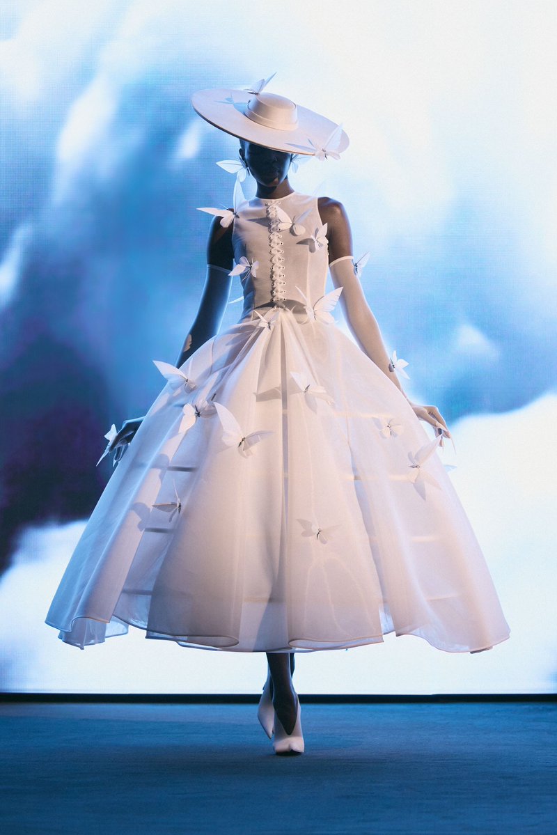 jacquemusx's tweet image. Robert Wun is pure magic. You see these incredibly well-constructed and thought-out Couture looks and immediately fantasize about these graceful and mysterious characters. A fairytale through fashion!!