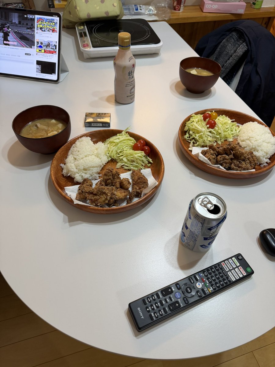 428clover4's tweet photo. ダイニングテーブルを新調した前のは18年使ったからお疲れ様や
amazonでびくドンのお皿を買って雰囲気出してみた唐揚げだけどw https://t.co/KNdIZN0iD3