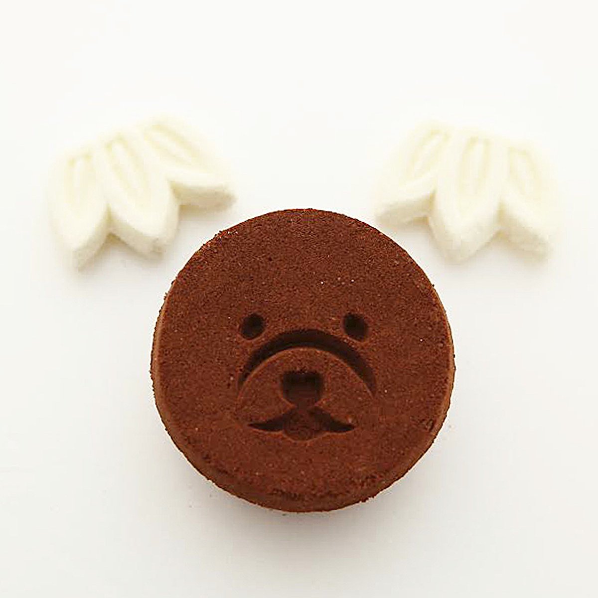 竹に犬で字面が「笑」に見えるので、昔からこの組み合わせは縁起物とされて来ました。
犬のココアと竹のミルクにお湯を注いでその名も「chocolate  笑（ショコラショー）」。
失礼しました。

kameya-yoshinaga.com/c/brand/satomi…