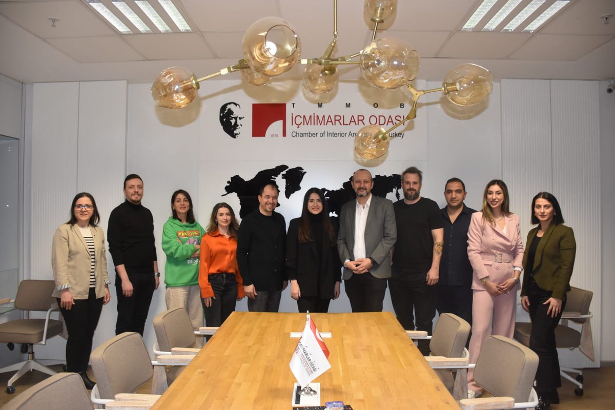 Sektördeki oda ve dernekleri tanıttığımız “Sektörün Kilit Taşları” yazı dizimizde bu ay İçmimarlar Odası’nın yeni Yönetim Kurulu ile bir araya geldik.

Toplantının detayları yakında Konut ve Yapı’da.
