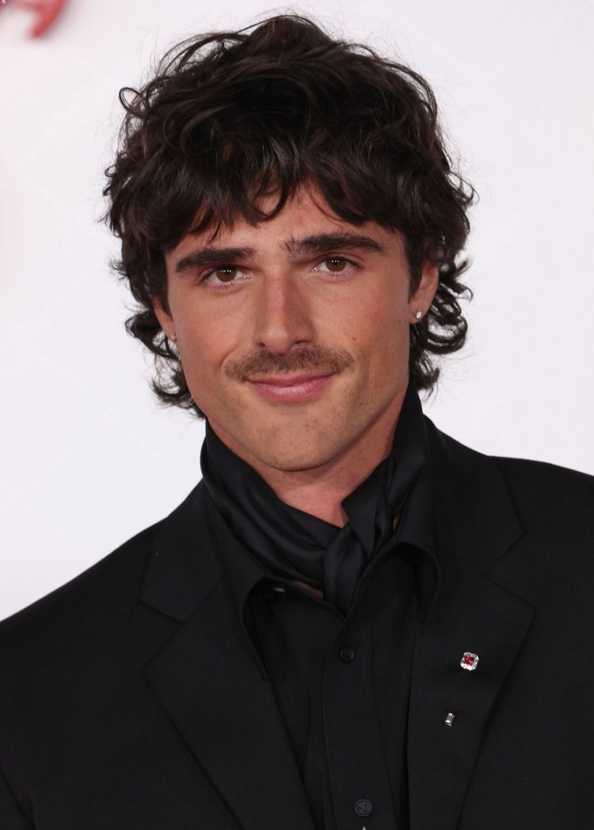 he is so insanely pretty like how is he even real