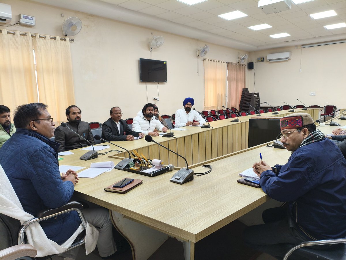 विशेष प्रगाढ़ पुनरीक्षण–2026 के संबंध में राजनैतिक दलों के पदाधिकारियों के साथ एक महत्वपूर्ण बैठक में जनपद में विशेष प्रगाढ़ पुनरीक्षण-2026 के अंतर्गत 31 जनवरी (शनिवार) को विशेष अभियान आयोजित किए जाने की जानकारी दी गई।