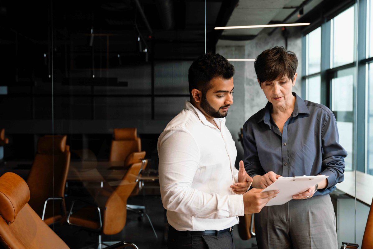 KYC compliance is only as strong as the documents behind it. 

Cross-border due diligence often hinges on timely access to certified and authenticated records, and delays can slow onboarding and increase risk. 

🔗hubs.li/Q040TqB60
#KYC #AML #GlobalCompliance #DueDiligence