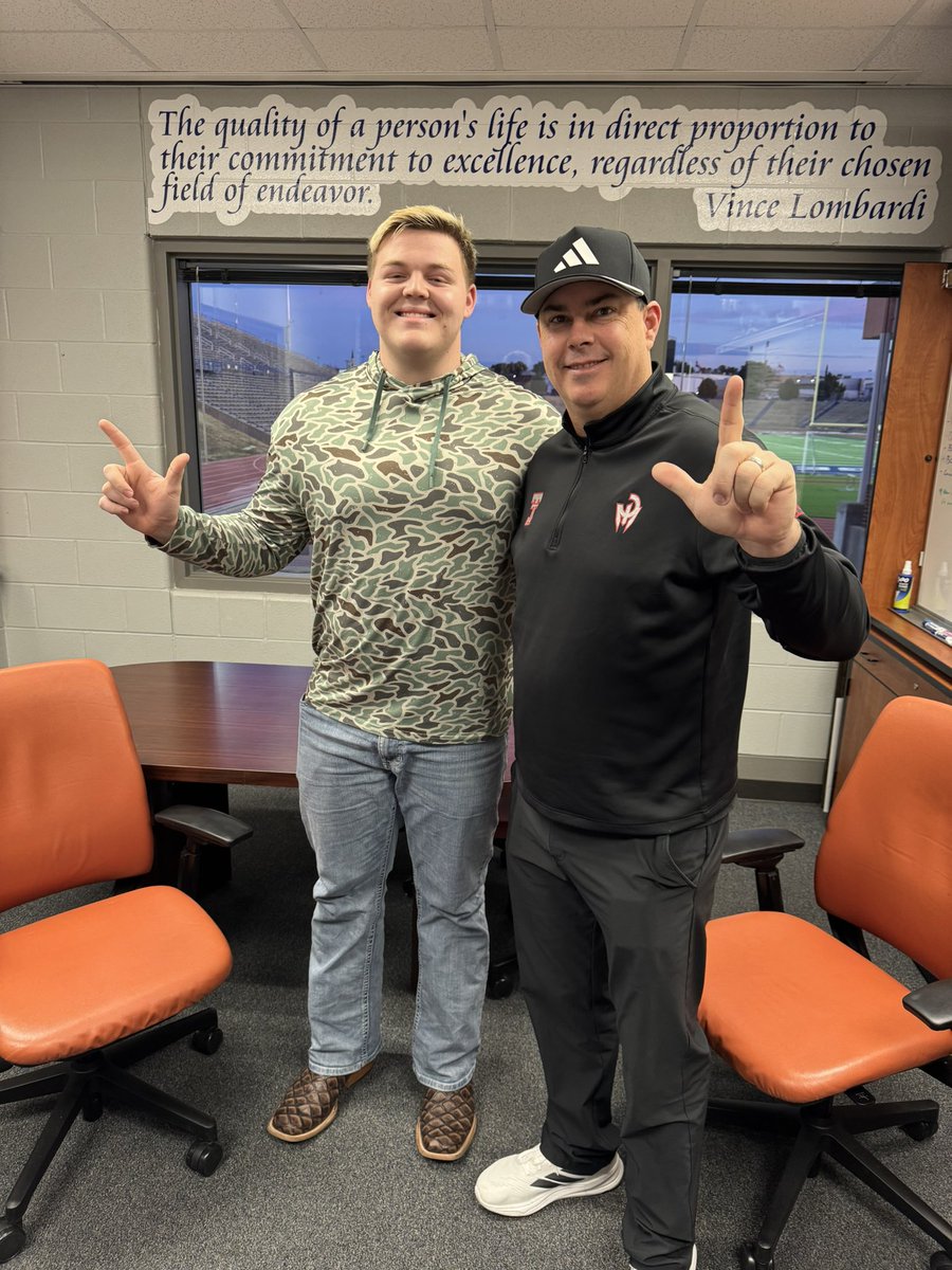 boyd_ethan63's tweet image. Thank you @ClayMcGuireTTU for coming to visit and speak with me more about @TexasTechFB! #GunsUp

@coachmarksmith @RoyGarciaIII @LilesJake @CGriffin_16 @WebbFBAcademy