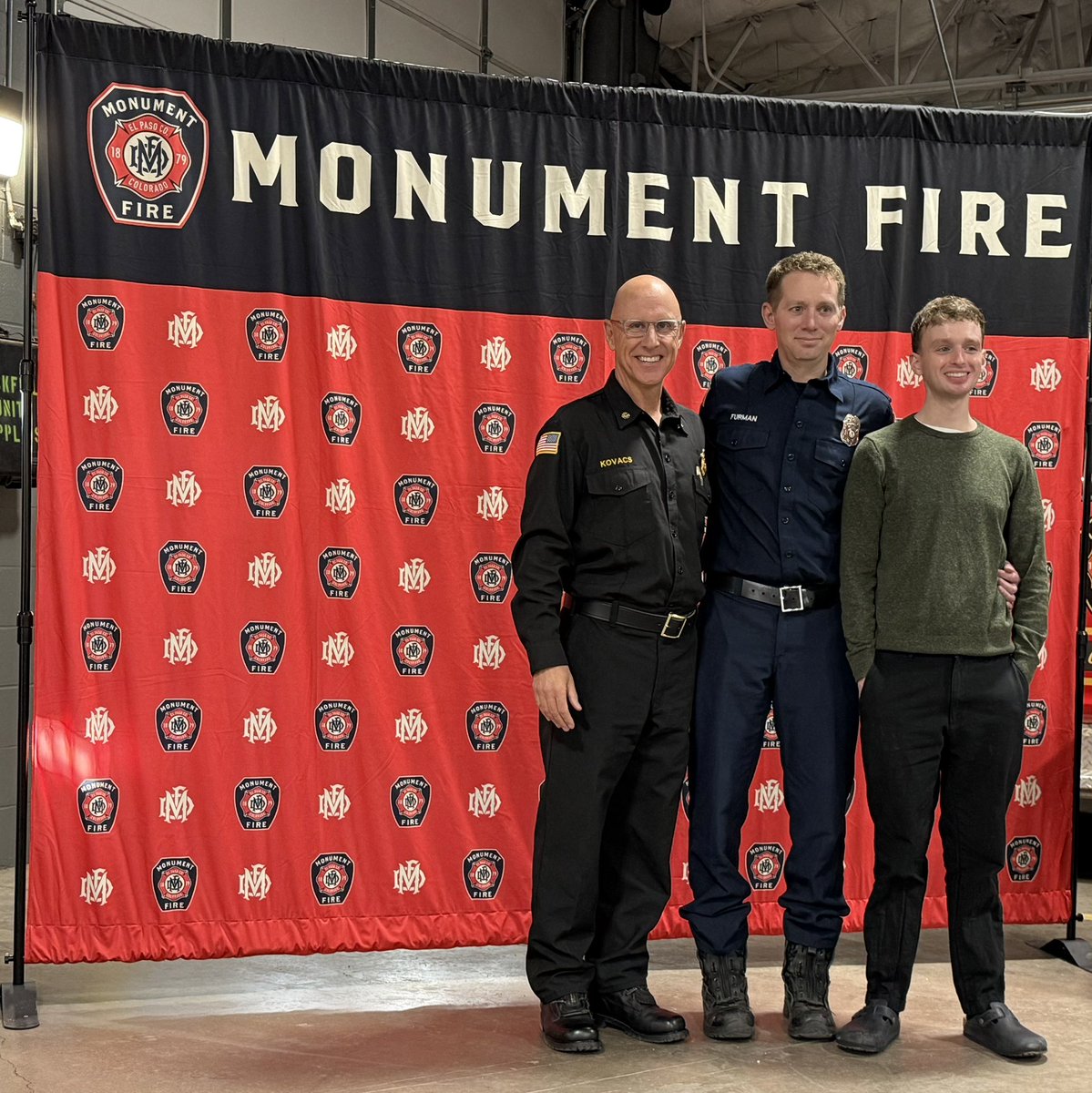 MonumentFire tweet media