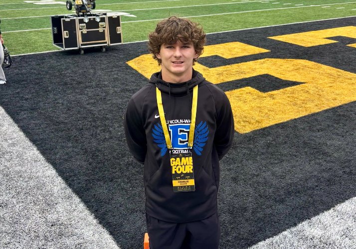 EDGYTIM's tweet image. New: Lincoln Way East @LWEastFootball 2027 S @CharlieP_34 Charlie Palmer added his first D1 offer earlier this week and breaks down his latest recruiting news here on3.com/sites/edgy-tim…