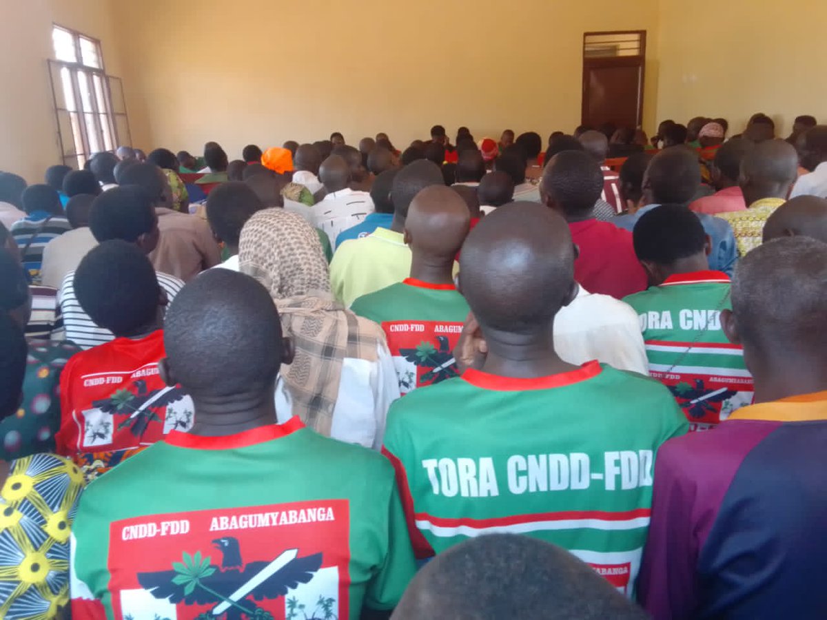 CnddFddButanyer's tweet photo. #Kirundo 29/1/2026:Umunyamabanga wa #CnddFdd_Kirundo #Habimana_Tito yagize urugendo rwo gusanga kukivi abagumyabang nâindongozi mu mazone ya #murungurira,#Gikuyo,#ntega,#mugendo,#Rushubije na #Runyankezi mu ntumbero yo kurab ishirwa mu ngiro ryo guter ibibuto vy'amavoka mu mazone https://t.co/WC744Z2SIi
