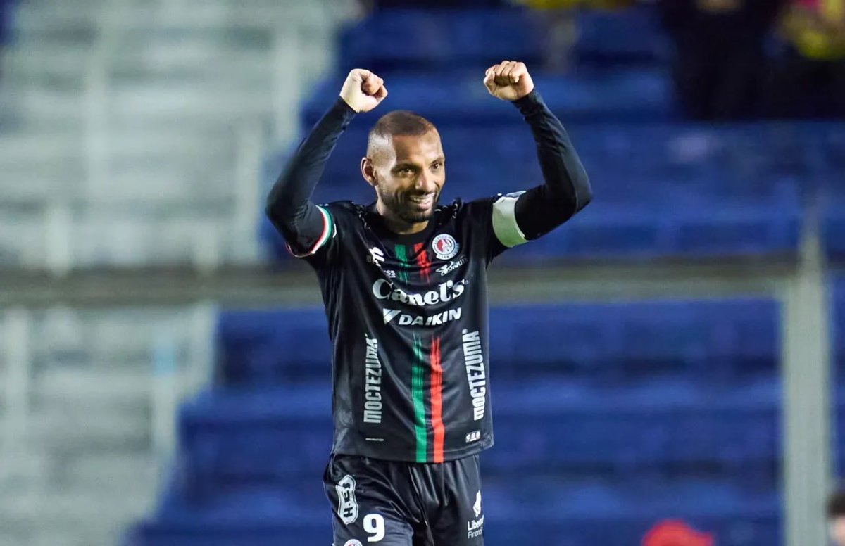 🚨#GIVEAWAY POTOSINO🚨

¡TE REGALAMOS BOLETOS PARA EL #ADSL vs #Chivas! 🎫 
 
1️⃣ Sigue a <a href="/calientesports/">Caliente Sports</a> y a mí 📲
2️⃣ Dale 🔁 y ❤️
3️⃣ Comenta tu jugador favorito que ha pasado por ambos equipos usando el hashtag #MásAcciónMásDiversión🔥

🎫 ¡Se regalará UN PASE DOBLE!