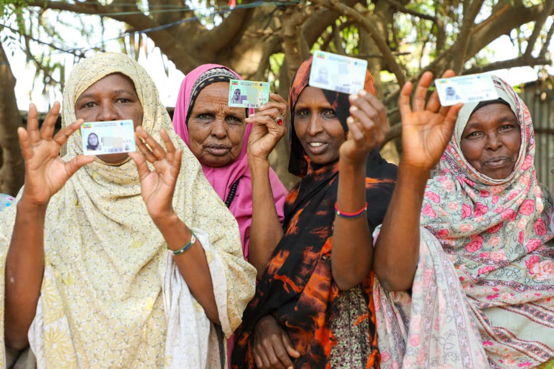 AissatNdiaye's tweet image. I’m in Qoloji IDP site #Somali today where biometric Digital Fayda IDs are being rolled out. Most shared how this "changed everything", they now have a legal existence, open businesses and finally plan for their future.  

🙏 @EDRMC_info &amp;amp; @SRSPresident_ for your leadership.